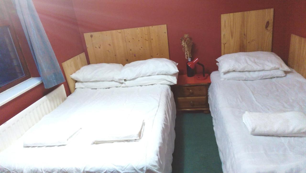 Oldbrook Accommodation มิลตันคีนส์ ภายนอก รูปภาพ